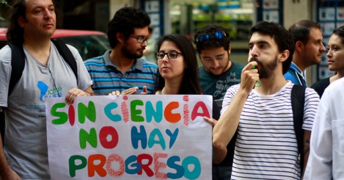 Convocan a marcha por la ciencia y el conocimiento en todo Chile