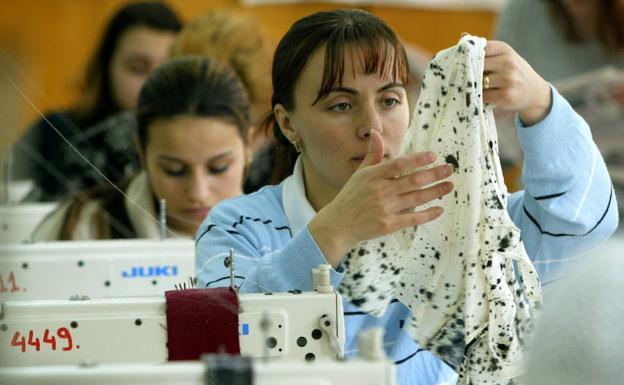 Europa aprueba limitar exposición a sustancias peligrosas en ropa y textiles