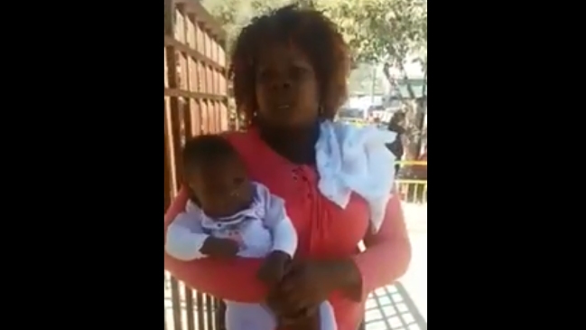 [VIDEO] Joven haitiana denuncia grave golpiza que sufrió junto a su bebé: «Botaron a mi hija como a un peluche»