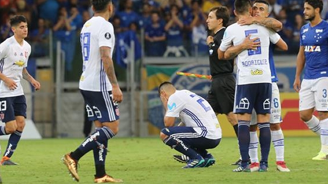 Reacción de Lorenzo Reyes en goleada sufrida por la U ante Cruzeiro desata las críticas de los hinchas en redes sociales