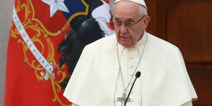 El enigmático mensaje del Papa Francisco que tensiona el encuentro con obispos chilenos