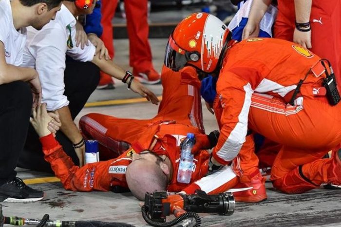 [VIDEO] Piloto de la Fórmula 1 fractura a un mecánico de su equipo tras salir mal de los pits