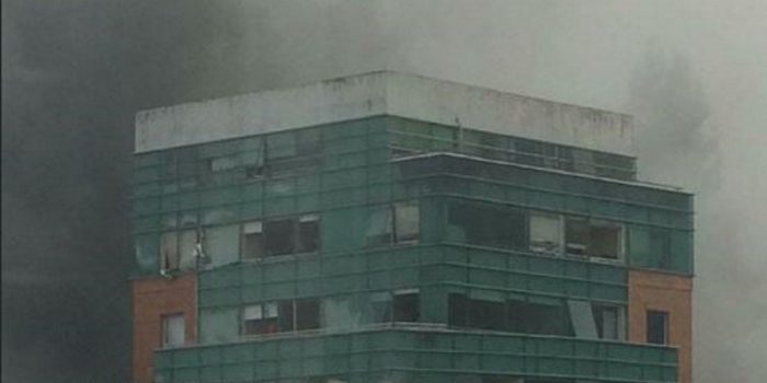 Equipos de emergencia acuden al Sanatorio Alemán de Concepción tras violenta explosión producida por una fuga de gas
