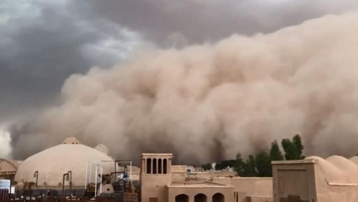 [VIDEO] La impresionante tormenta de arena «de película» que dejó 10 personas heridas en Irán