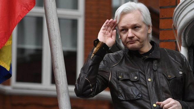 Ecuador retira la «seguridad adicional» de su embajada en Londres en la que se refugia Julian Assange