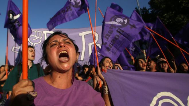 El caso de «la manada de Chile»: la violación de una mujer por un grupo de hombres vestidos de hinchas de fútbol