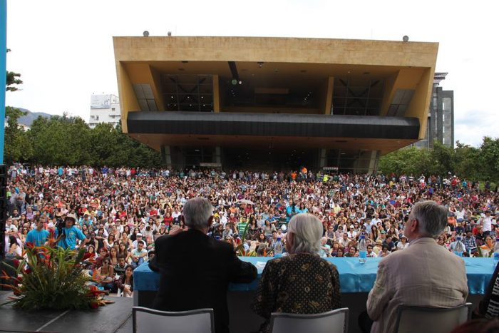 Fundador de Festival de Poesía de Medellín: “Hemos construido un público único en el mundo que ama, lee y defiende la poesía”