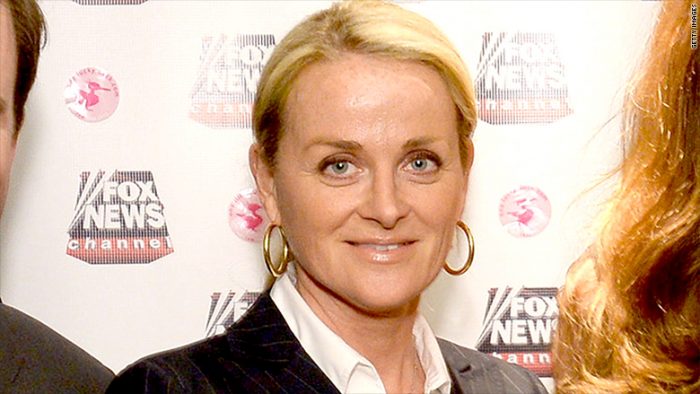 Fox News nombra como CEO por primera vez a una mujer tras escándalo de acoso sexual
