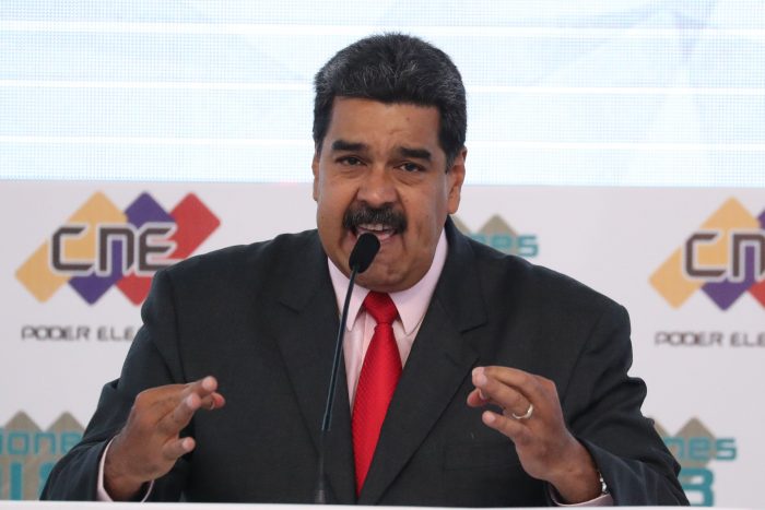 Maduro admite errores y llama a invertir en petróleo venezolano