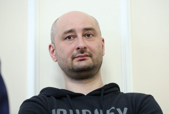 Periodista ruso «resucita» en Kiev: fingió su muerte para evitar un atentado de la inteligencia rusa