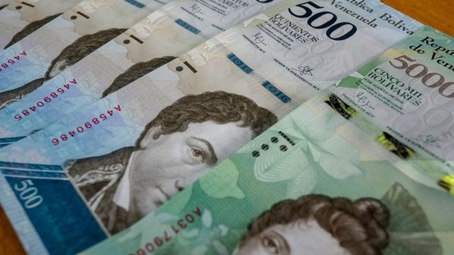 Maduro retrasa plan de reconversión monetaria en Venezuela
