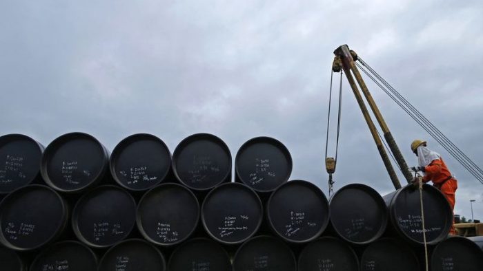 Precio del petróleo se dispara hasta 3% tras abandono de EE.UU. del pacto nuclear con Irán
