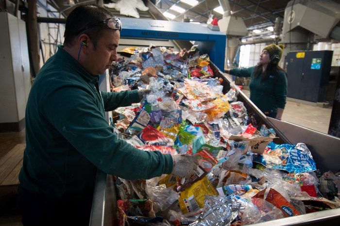 Día Internacional del Reciclaje: «Nuestro error como sociedad fue fomentar que el plástico fuera desechable y tenemos que trabajar en cambiar eso»