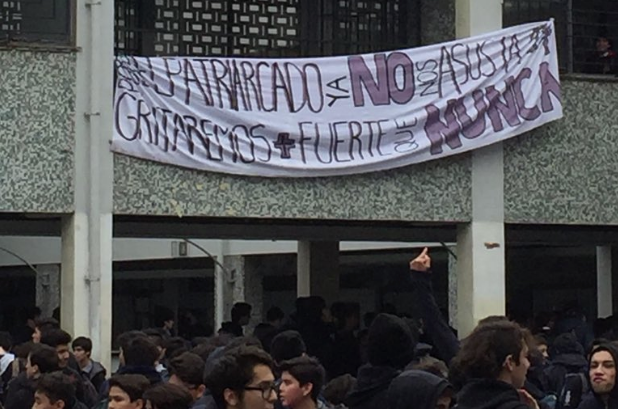 Más de 100 alumnas del liceo Carmela Carvajal realizaron toma feminista en liceo de hombres