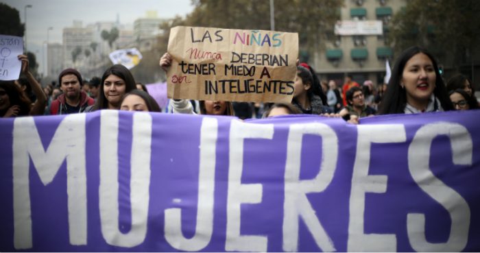 Movimiento feminista tiene amplio respaldo ciudadano: 71% de los chilenos lo apoya y un 91% cree que hay que seguir avanzando para alcanzar la igualdad