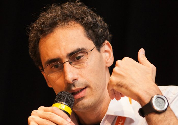 Antonio Gois, el premiado periodista brasilero que investiga el liderazgo en las escuelas vulnerables