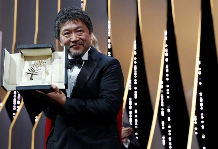 Director japonés triunfa en Cannes con una crítica social en una edición muy política