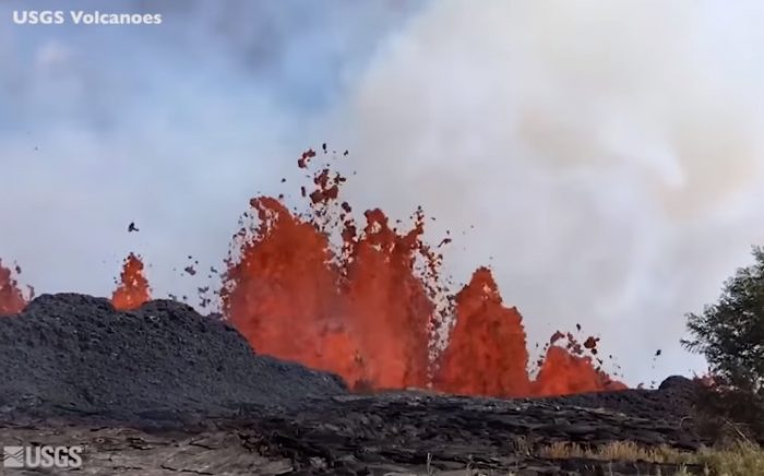 Nueva erupción del Kilauea y río de lava amenazan suministro eléctrico en Hawai