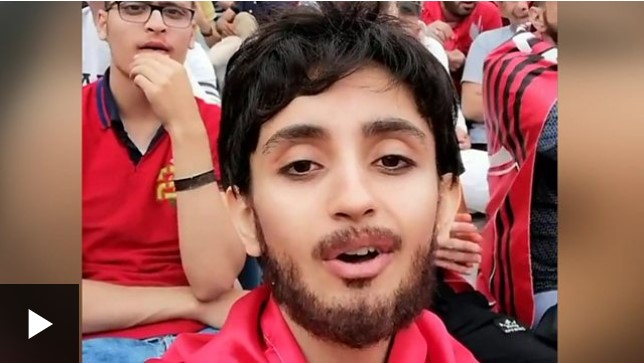 Las mujeres que usaron barbas falsas para poder entrar a la cancha a ver un partido de fútbol en Irán