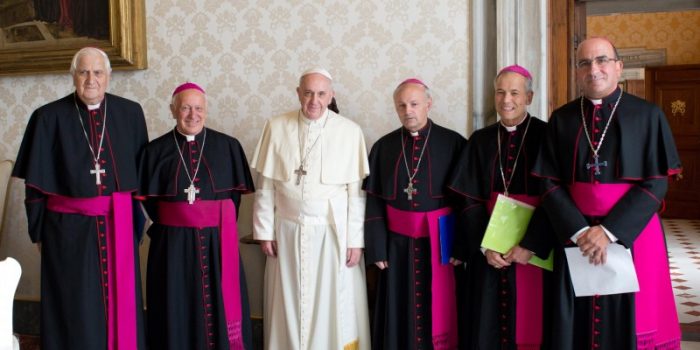 Papa se reunirá con obispos chilenos del 15 al 17 de mayo por casos de abusos