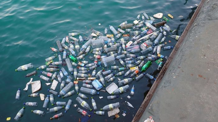 Con el fin de proteger los océanos, UE presenta lista de productos plásticos que quiere prohibir