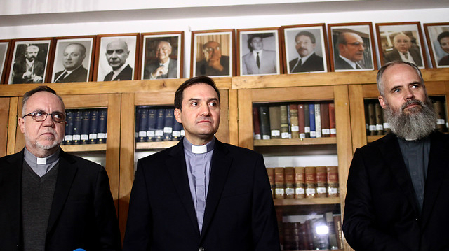 Sacerdotes víctimas de Karadima que se reunirán con el Papa: «Hay que hacer una reestructuración en la Iglesia chilena»