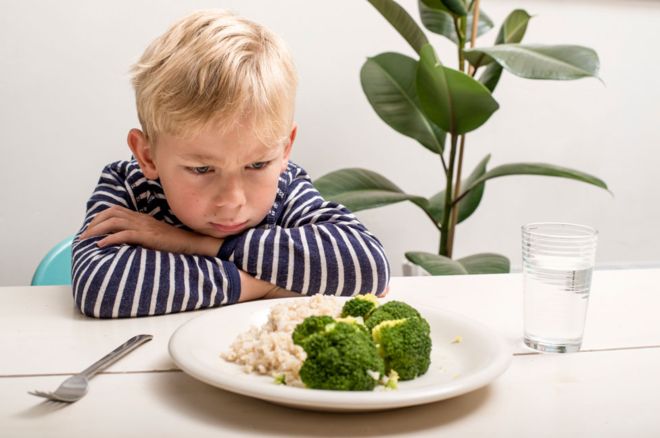 5 consejos para que los niños mañosos coman frutas, vegetales y otros alimentos saludables