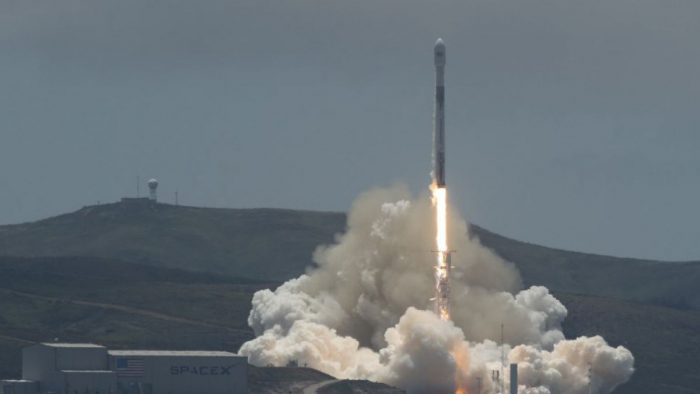 SpaceX retrasa el esperado vuelo de turistas a la luna  para el 2019
