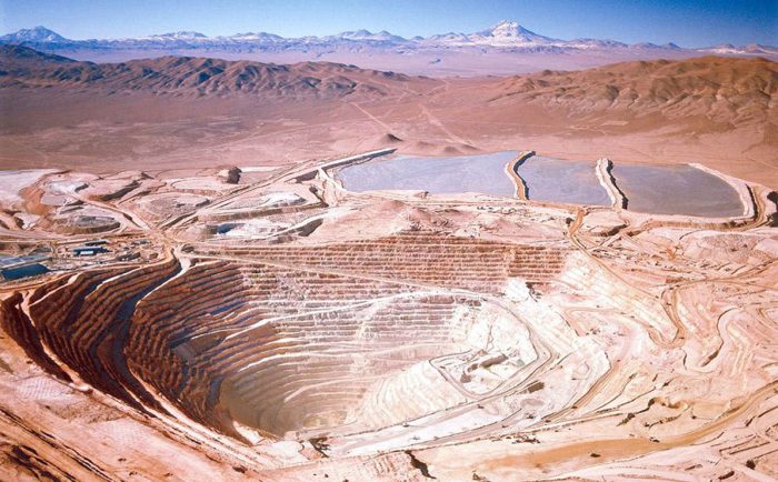 Denuncian posibles datos falsos de Dipres y Cochilco en tributación de grandes empresas mineras