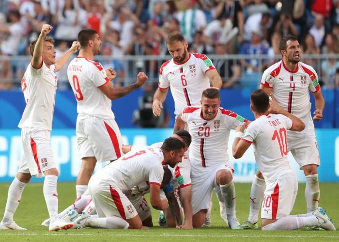 Serbia se impone a Costa Rica con un solitario e impecable tiro libre