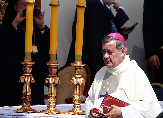 Obispo Barros sigue sin entender nada: ofrece disculpas por sus «limitaciones»