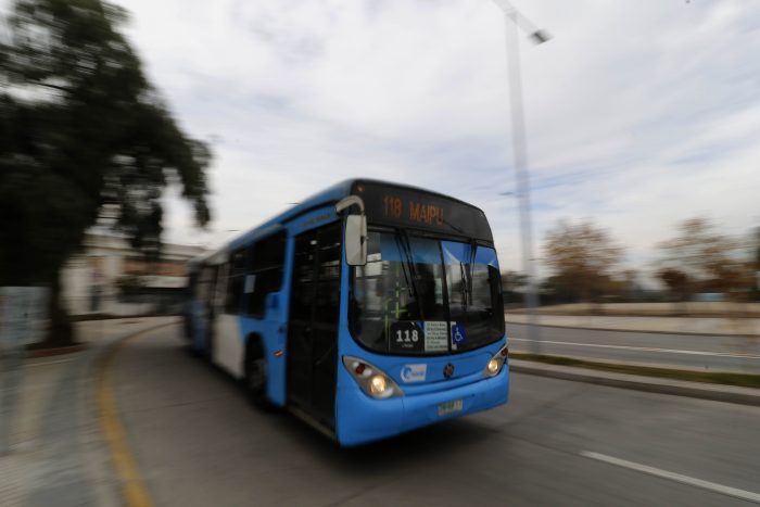 Transantiago: usuarios evalúan con 6,3 el uso de buses eléctricos