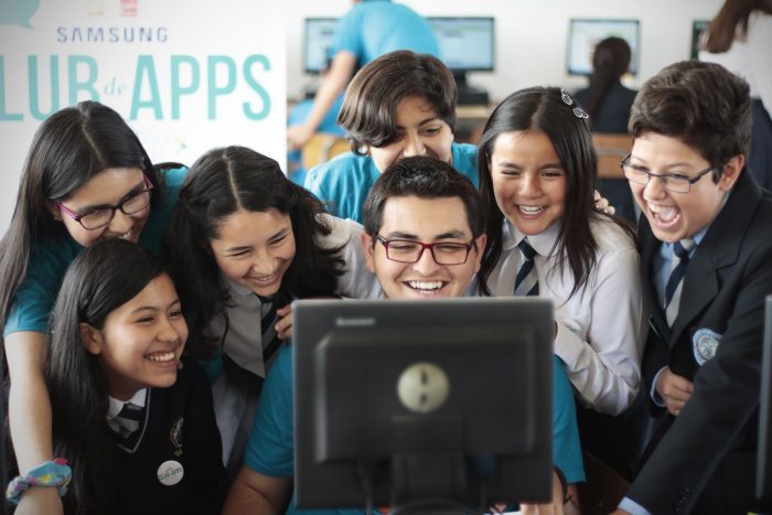 Escolares chilenos aprenden a programar en Clubes de Apps