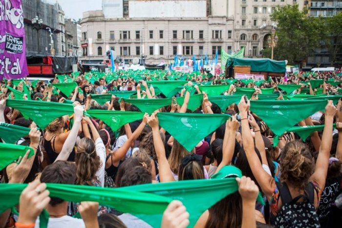 Marcha por el aborto libre, seguro y gratuito se suma al pañuelo verde con el lema: “No bastan tres causales”