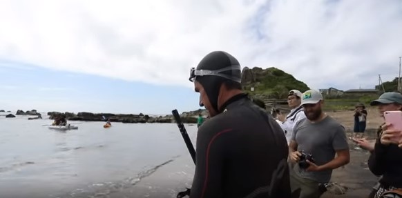 Aventurero nadador francés se lanza a cruzar el Océano pacífico y ser el primer hombre en lograrlo
