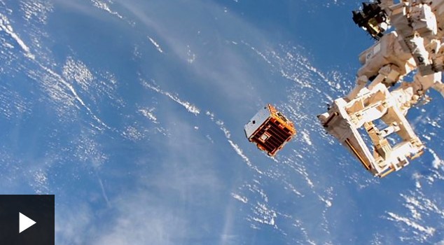 El momento en que el satélite RemoveDebris es lanzado en el espacio