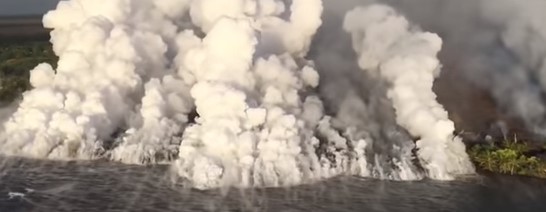 Liberan imágenes del impactante ingreso de lava del Volcán Kilauea al mar