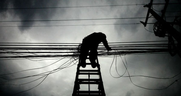 Corte eléctrico deja sin suministro a 645 mil hogares entre Temuco y Chiloé