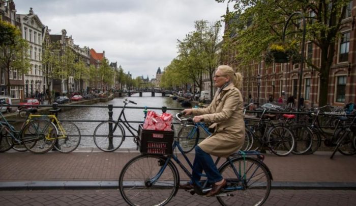 Holanda pretende pagarle a los empleados que vayan en bicicleta al trabajo