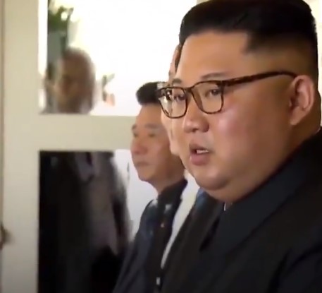 El momento en que Donald Trump molesta a Kim Jong-un frente a todo el mundo