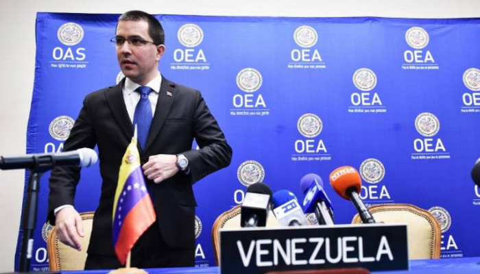 Arreaza acusa a Piñera de «quebrar» la relación entre Chile y Venezuela