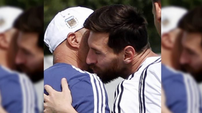 El frío saludo de Sampaoli a Messi en su cumpleaños