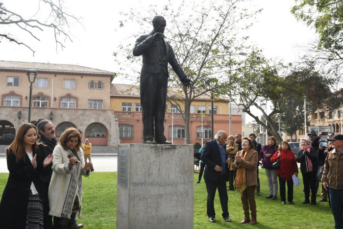 Inauguran en La Serena estatua de director de orquesta fusilado por Caravana de la Muerte