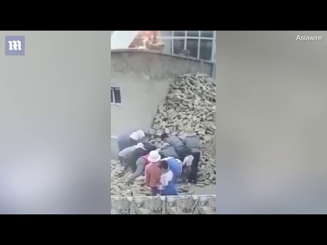 Milagrosa salvada de niños en China aplastados por ladrillos
