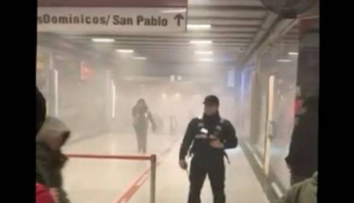 [VIDEO] Los registros del caos dentro y en los alrededores del Metro Tobalaba