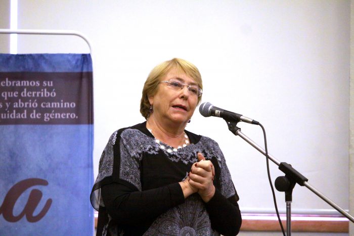 Bachelet destacó a feministas: “Estoy súper optimista con el movimiento de las chiquillas”