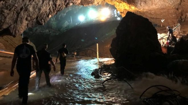 Niños atrapados en Tailandia: rescatan a la novena persona de la cueva