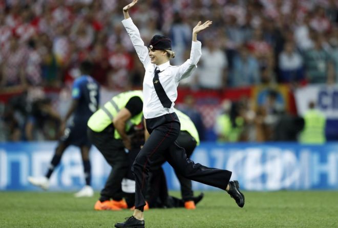 ¿Quiénes son las Pussy Riot, las personas que saltaron a la cancha durante la final del Mundial de Rusia?