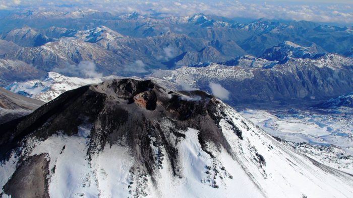 Se mantiene la alerta por posible erupción del volcán Nevados de Chillán