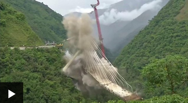 Colombia: así fue la espectacular demolición del puente Chirajara